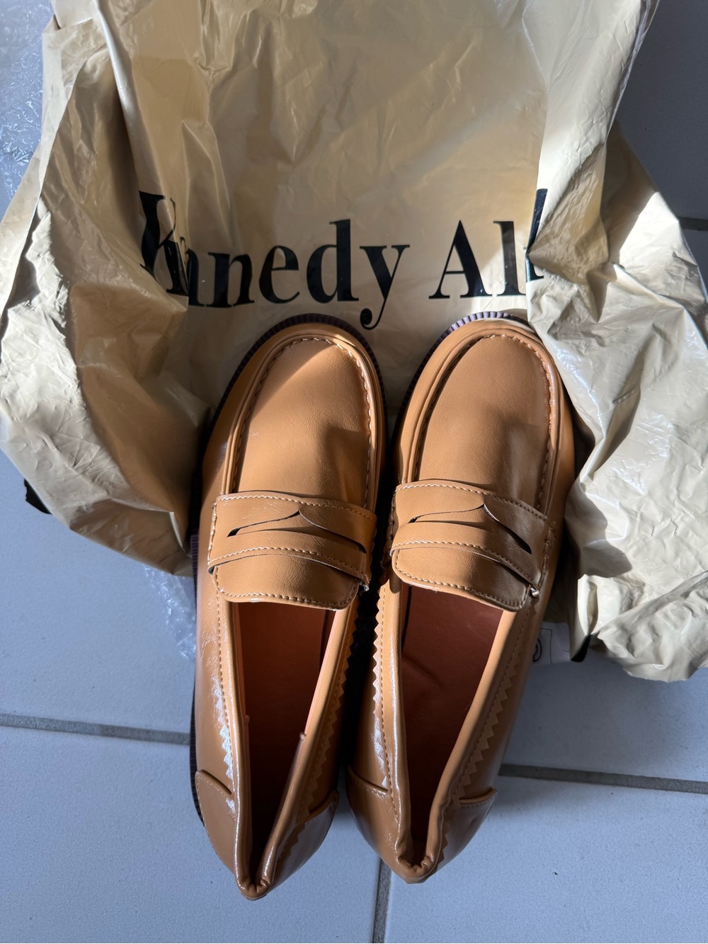 Kennedy Alfred Valetta Orthopedic Leather Loafers × 1
Light Brown / 7